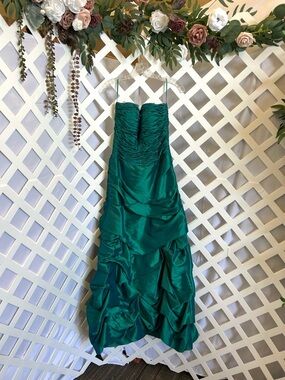 Jump Apparel Emerald Green Formal Prom Dress Ruched Beaded Gown Size 5/6